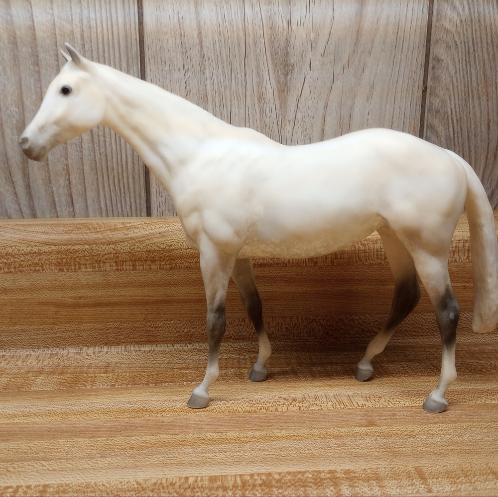 Breyer #952 Rox Dene dapple gray show jumping mare